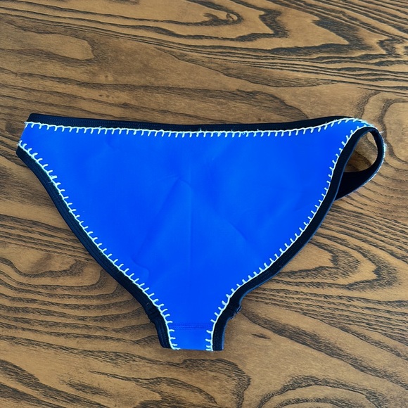 Triangl medium bottoms - Picture 2 of 3